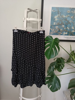 S.Oliver skirt polka dot size 10 like new, black and white