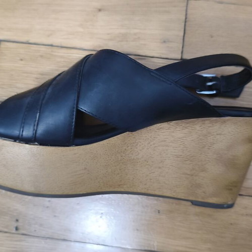 Guess platform sandals size 39 used, black leather upper
