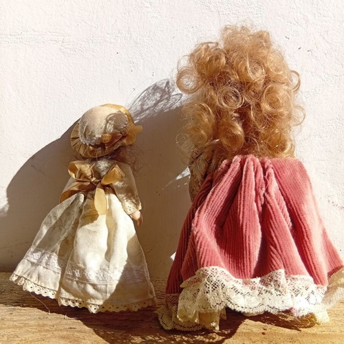 Porcelain dolls used, set of two 21 and 18 cm