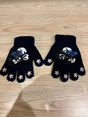 Children's knitted gloves used with Smurfs design for ages 3-4