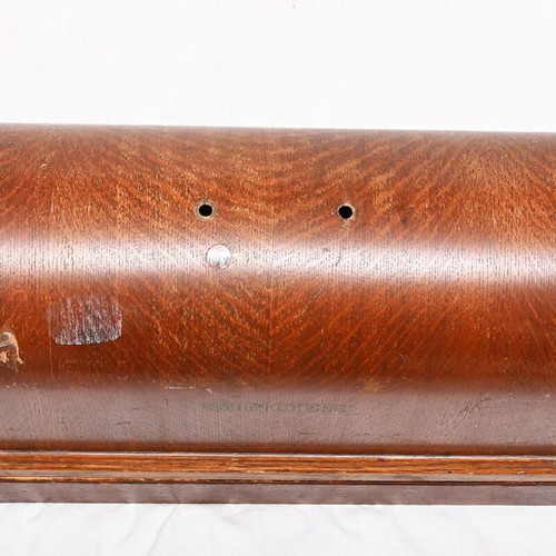 Singer sewing machine from 1960s used with wooden case