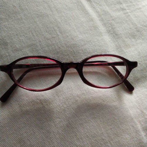 Vintage Italian Oval Eyeglass Frame like new, thin narrow bordeaux