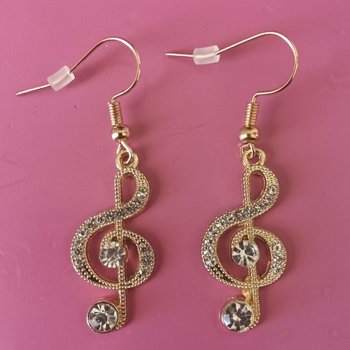 Treble Clef Earrings like new, gold color