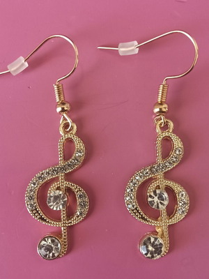 Treble Clef Earrings like new, gold color