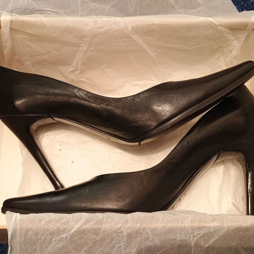 Sergio Rossi black leather stiletto heels like new, size 40
