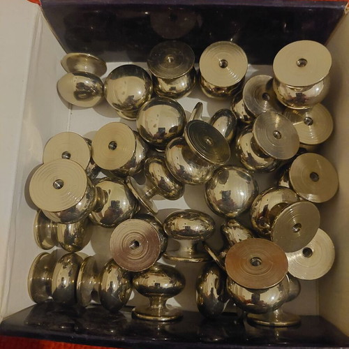 Viometale oro furniture knobs like new, 25mm diameter, set of 34