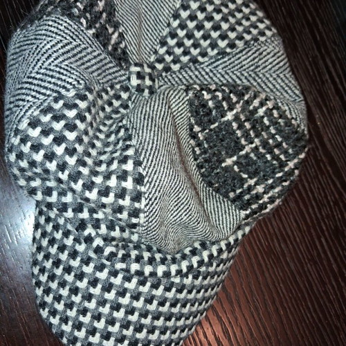 Women's hat like new, one size, white and black