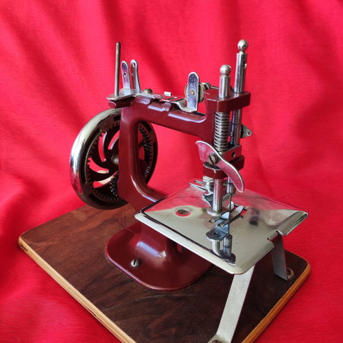 Mini vintage sewing machine made of wood and metal, functional