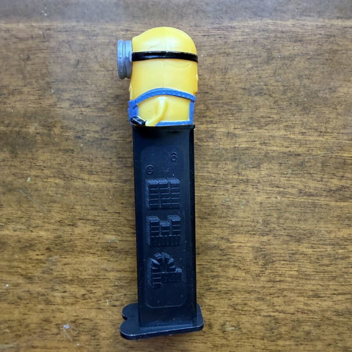 PEZ dispenser Minions Mel Despicable Me like new