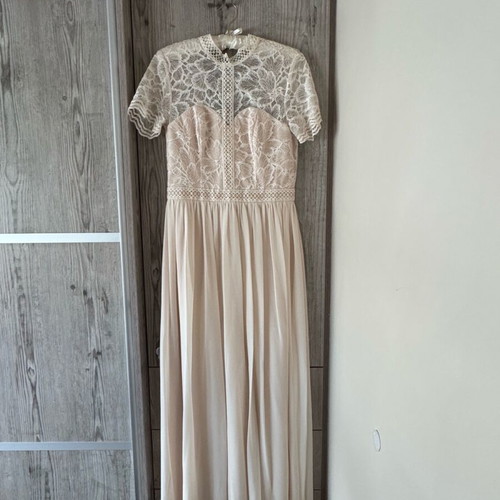 Chi Chi London dress like new, cream, size large