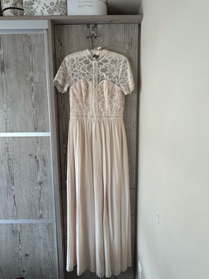 Chi Chi London dress like new, cream, size large