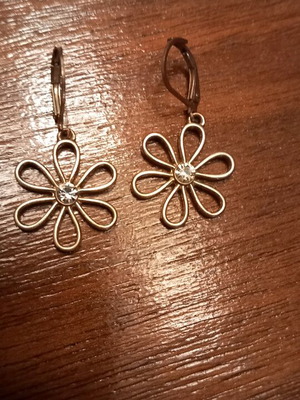 Earrings like new with rhinestones in the center
