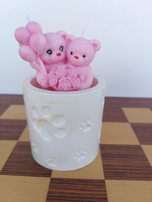 Handmade aromatic candle with porcelain container