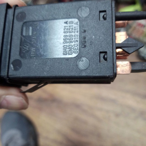 Button heater switch for VW Polo 6N2 used, 6H0959621A 6N0959621B