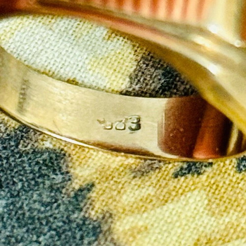 Gold men's ring 14K like new with white zircon stone
