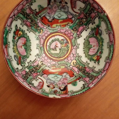 Vintage Chinese Famille Rose Medallion porcelain bowl, 11cm