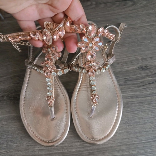 Sandals with stones like new, size 39
