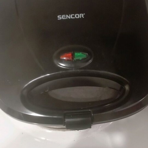 Sencor SSM 9976GD sandwich maker like new, 700W, black for 2 toasts