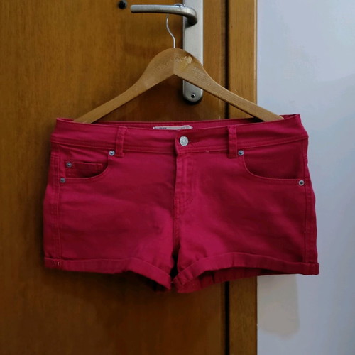 Fuchsia denim shorts used, size 38
