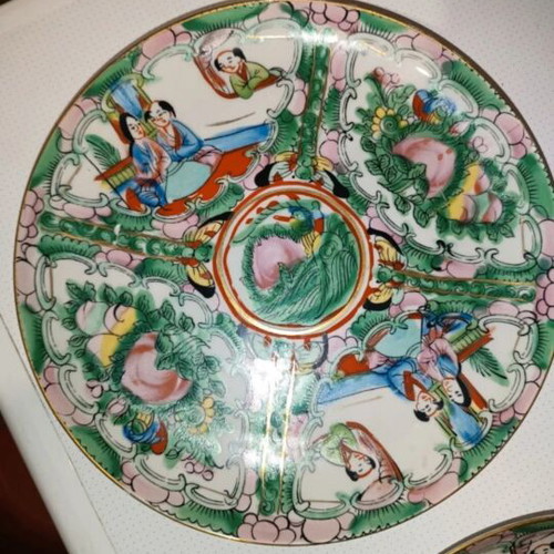 Vintage Chinese Style Porcelain Plates Set Rose Medallion, like new, 2 pcs