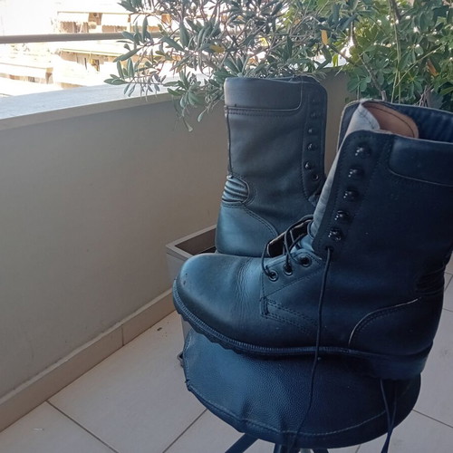 Military boots size 43 new, black with laces