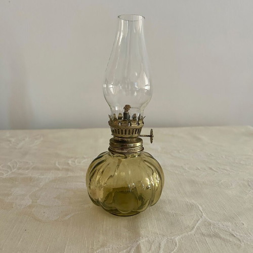 Vintage oil lamp like new, fully functional
