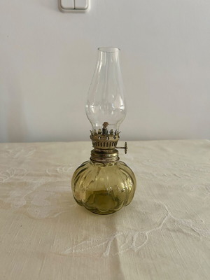 Vintage oil lamp like new, fully functional