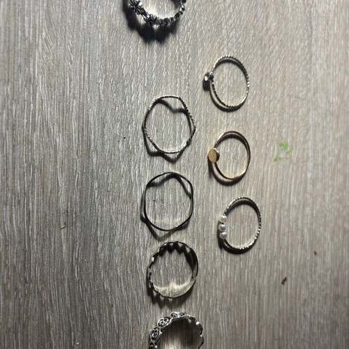 Rings like new, set of 8, gold and silver colors