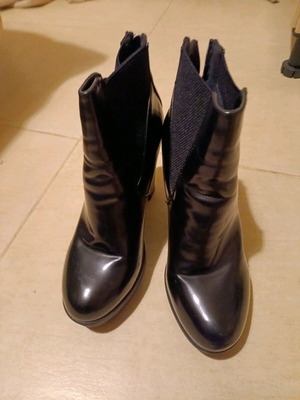 Xti black ankle boots size 39 like new