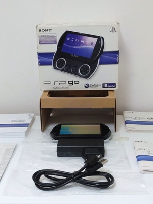 PSP GO console like new with original cables and 4GB memory card
