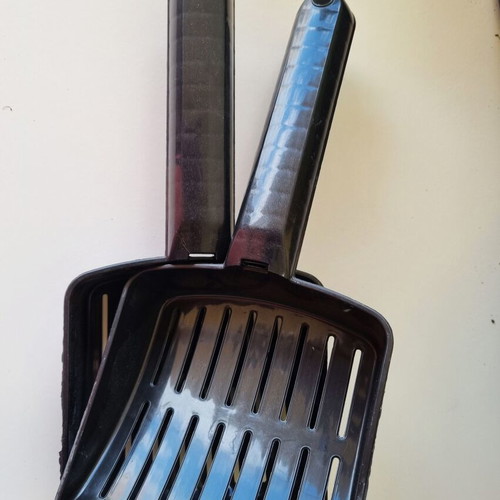 CAT / SET OF 2 SANITARY SAND SHOVELS