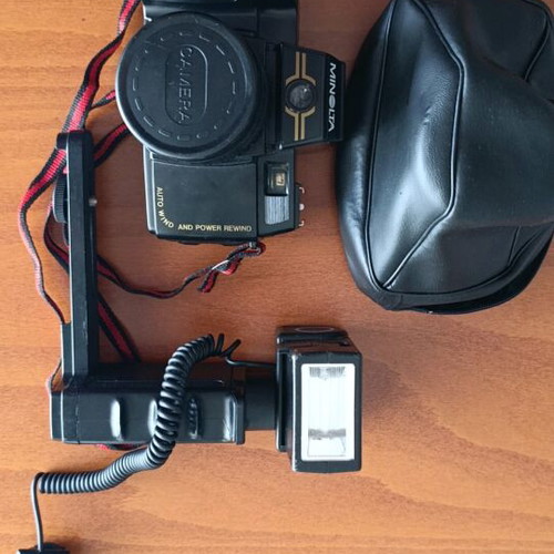 Minolta camera made in Japan like new with detachable flash and original case