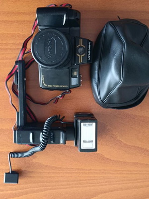 Minolta camera made in Japan like new with detachable flash and original case