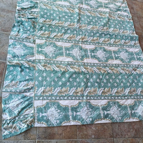 Vintage bed or sofa throw like new, green and beige classic design