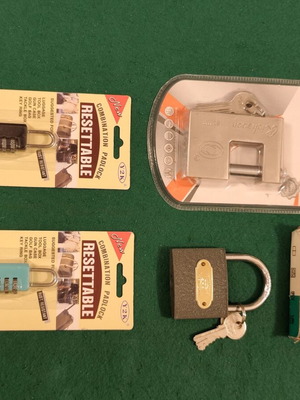Set of 4 padlocks: Heavy-duty 80mm, iron and 2 resettable combination locks