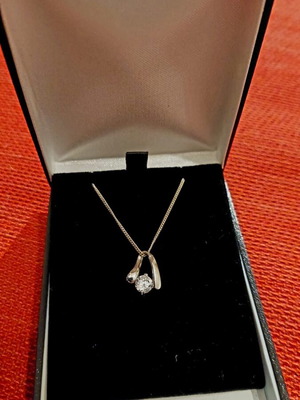 Silver pendant new with 44cm chain and zircon motif