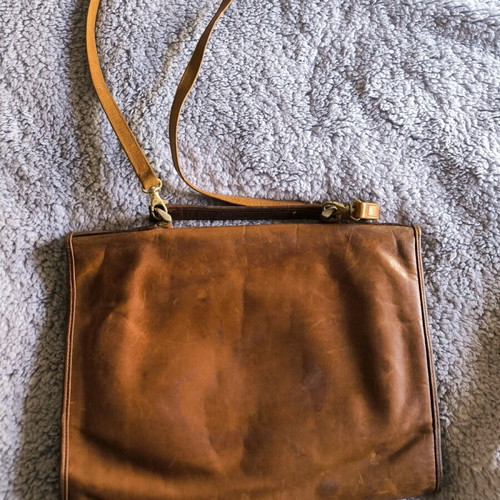 Vintage leather shoulder bag 40 years used, brown