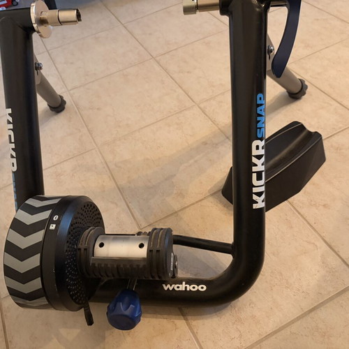 Wahoo KICKR SNAP smart indoor bike trainer wheel-on