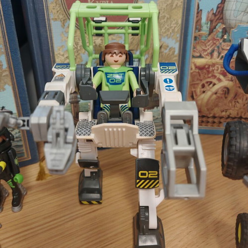 Playmobil space mission set like new with robot and exoskeletons