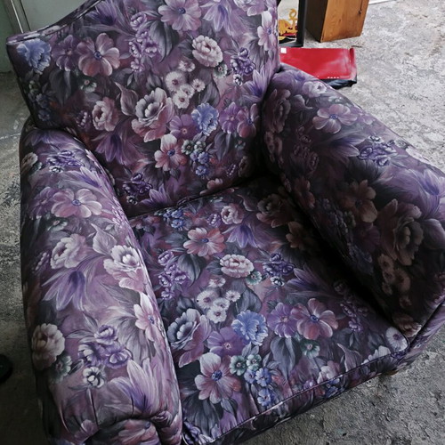 Living room set with 1 three-seater sofa, 2 armchairs, 2 chair-armchairs, like new