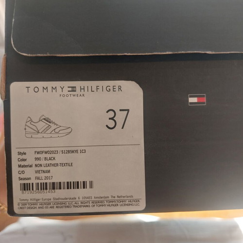 Tommy Hilfiger sneakers like new, size 37, black and gold