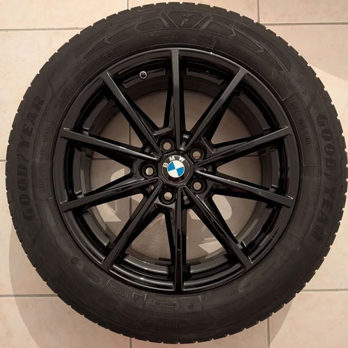 BMW 17'' alloy wheels with Goodyear snow tires like new