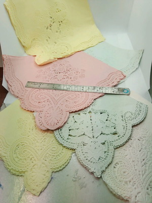 Unique collectible D'70 lace paper napkin set of 7 pieces
