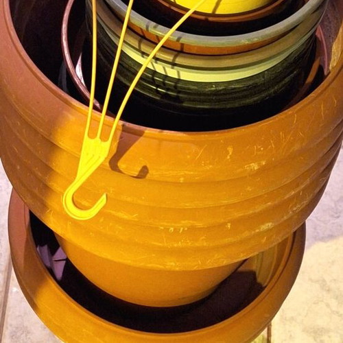 Plastic pots bundle 25-30 pieces, like new
