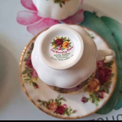 Royal Albert Old Country Roses coffee cup set, like new, 2 pcs