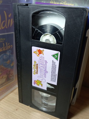 Snow White and the Seven Dwarfs VHS like new, no subtitles