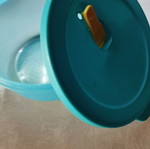 Tupperware medium storage container like new