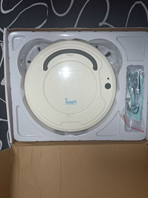Robot vacuum new with charging cable, screwdriver and cleaning cloth
