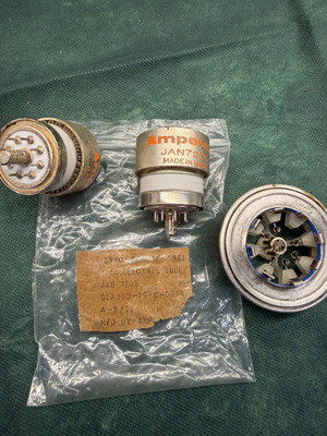 4cx 250 Pair Tube like new, genuine US Navy plus base
