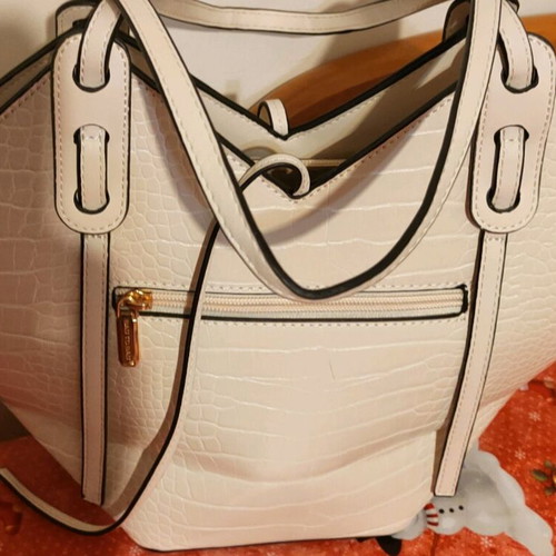 Bag to Bag shoulder bag like new, cream with adjustable strap